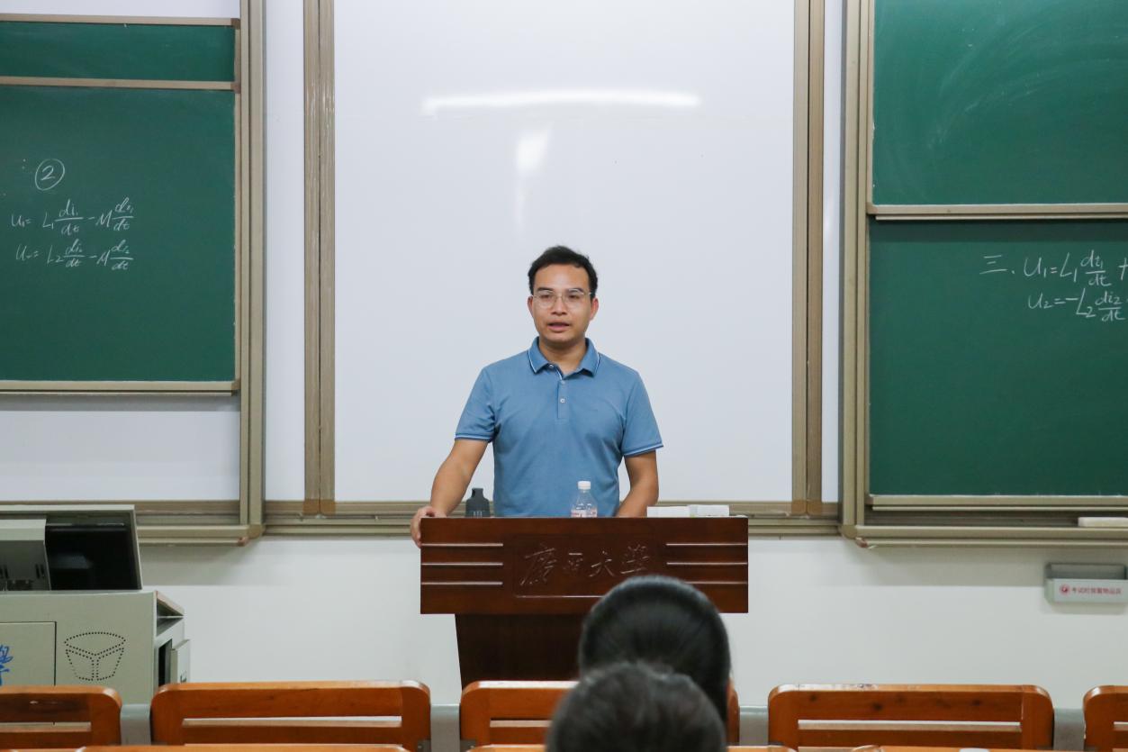 “研”传身教|亚博官网举行保研经验交流会
