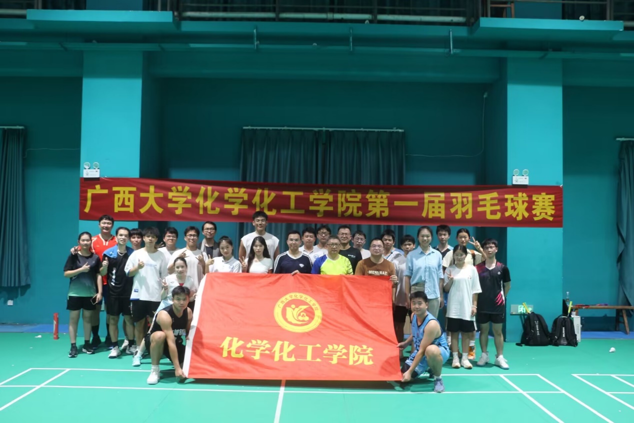 激情挥拍，羽梦飞翔|亚博官网首届羽毛球比赛圆满落幕