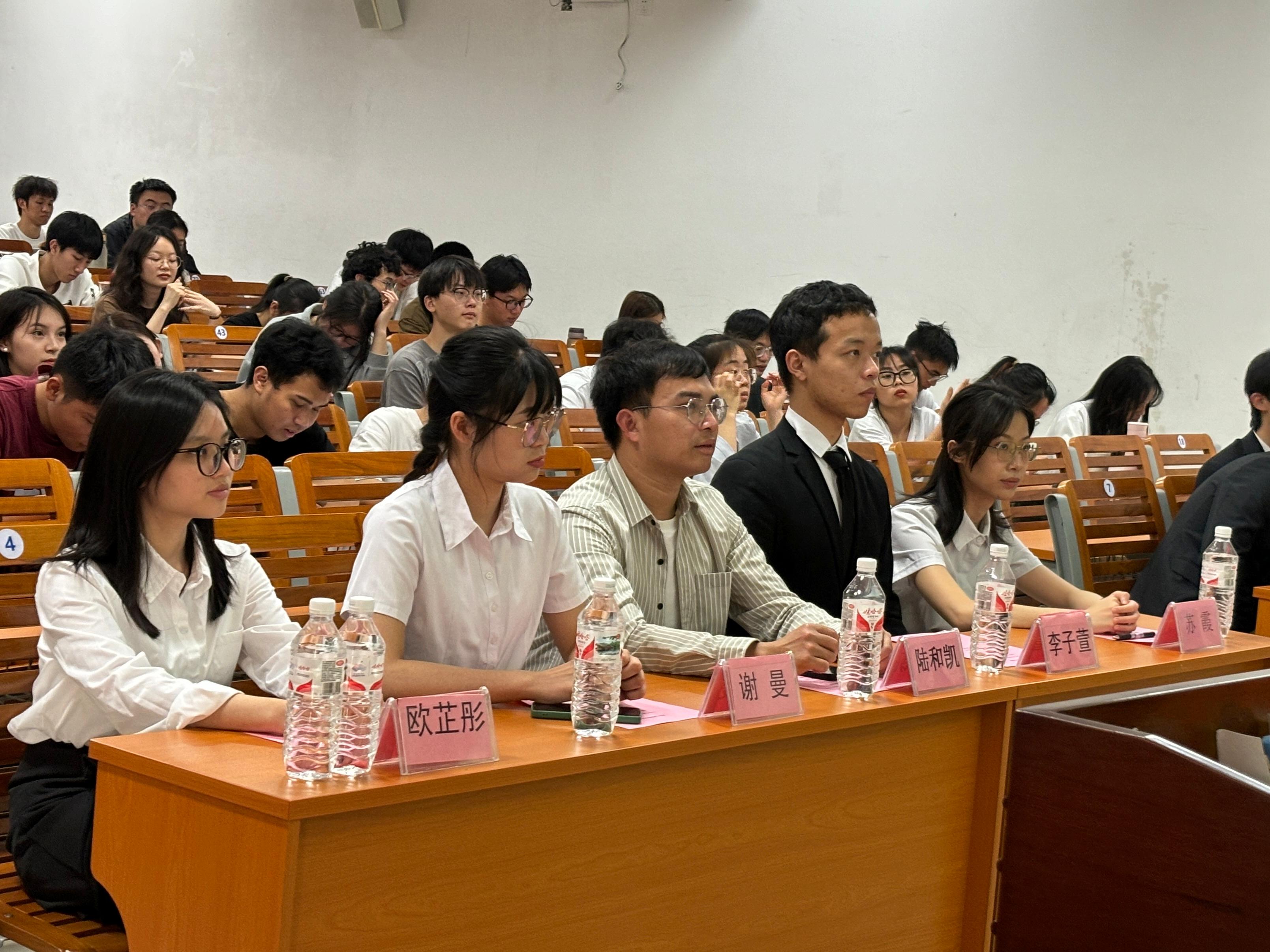 亚博官网第五十三期团学班开班大会顺利举行