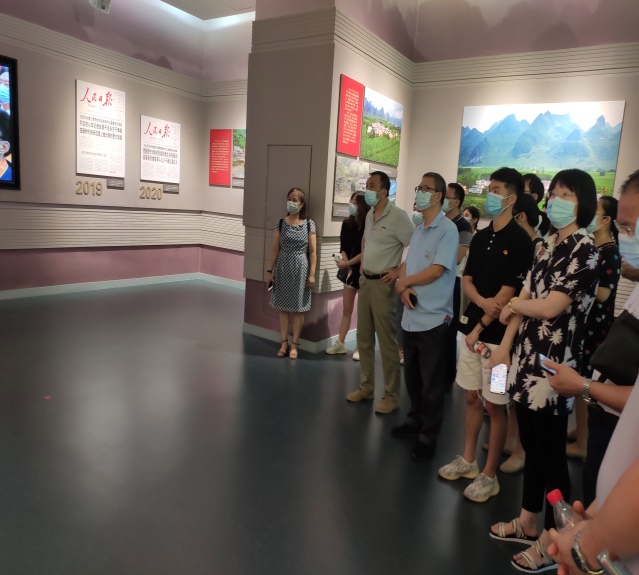 亚博取款心丈秒到账开展参观广西脱贫攻坚成就展主题党日活动
