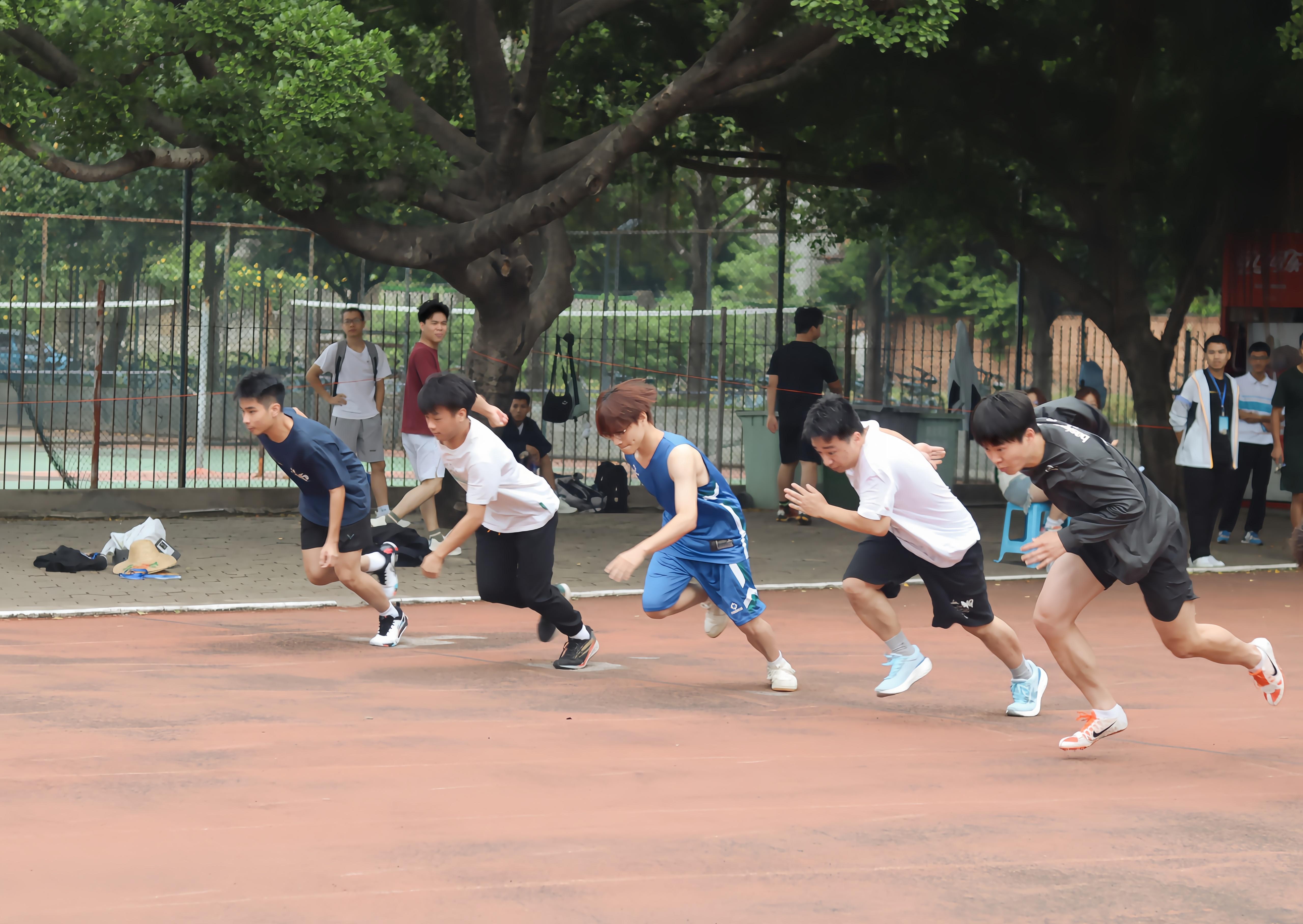 追逐热血人生 不负年轻本能 ----- 亚博取款心丈秒到账第24届运动会顺利举行