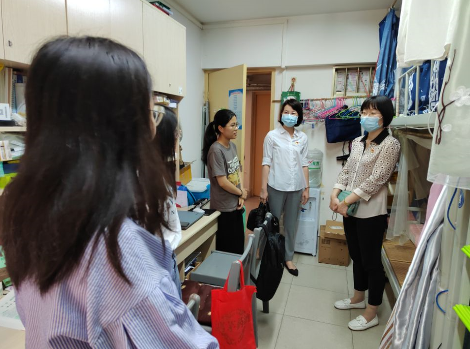 亚博取款心丈秒到账领导到学生宿舍探望走访